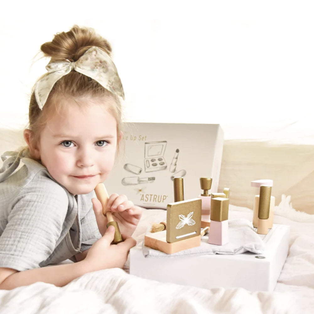 Wooden 13 Piece Make-Up Set image 1